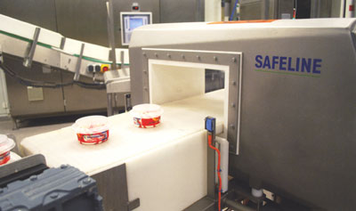 Equipo de Mettler Toledo para la deteccin de metales en helados de una fbrica alemana