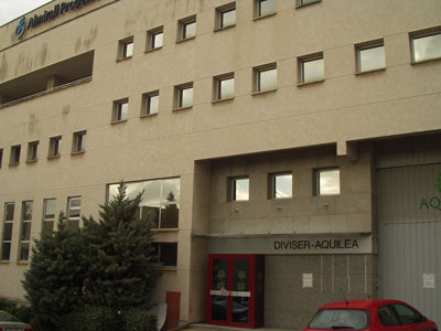 La promoci�n es un edificio singular de original estructura a dos niveles y una superficie de 4.227 m2