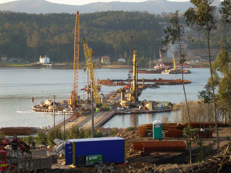 Aspecto de las obras en el puente