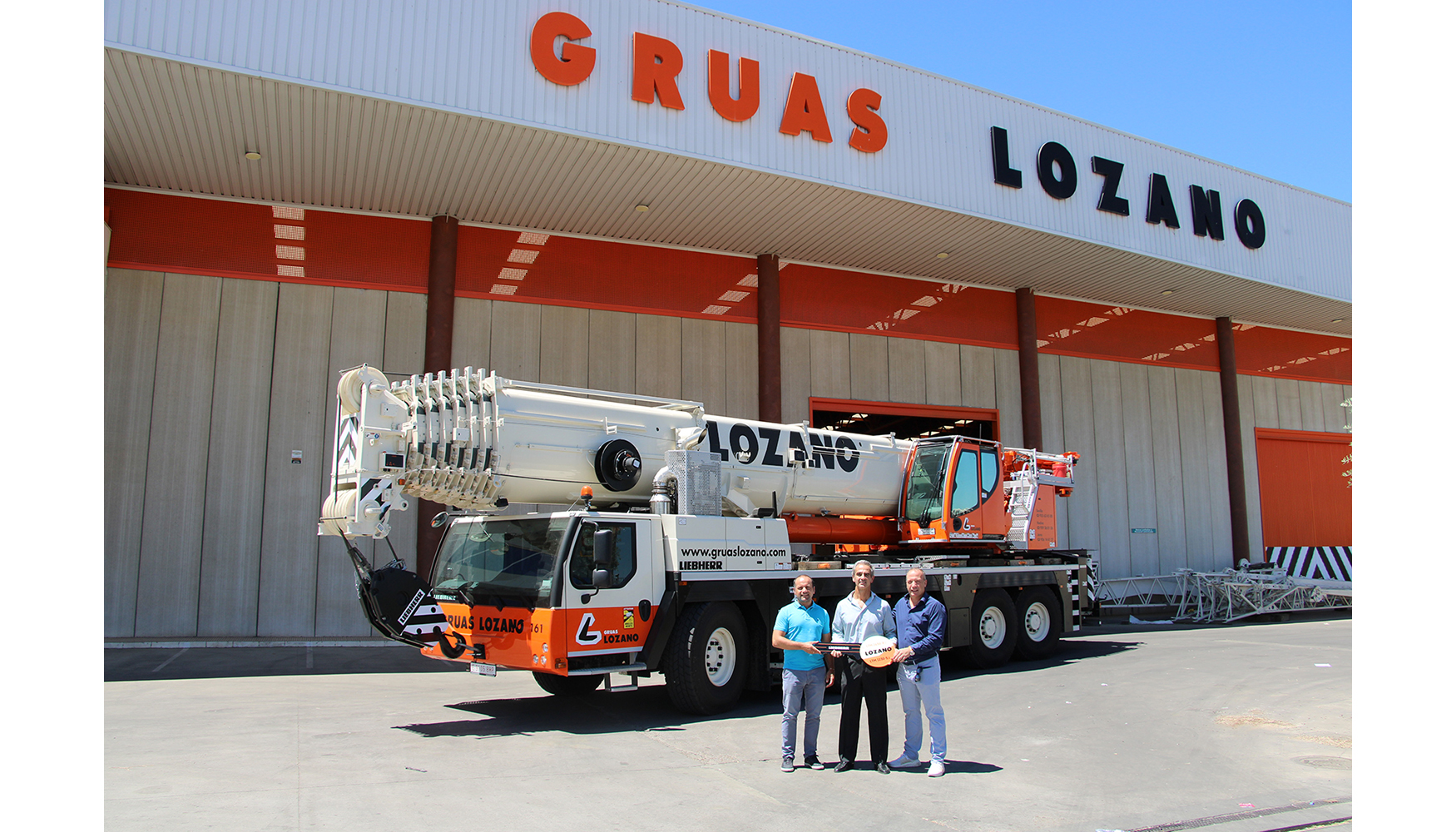 Entrega oficial gra mvil Liebherr LTM 1230-5.1 de Gras Lozano...