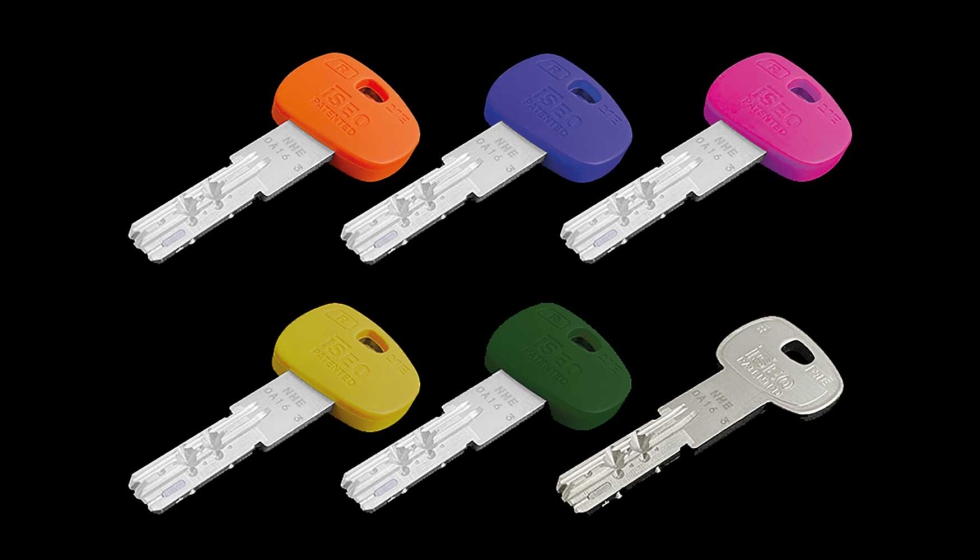 La llave reversible est disponible en dos versiones, una con cuello de 18 mm y capuchn extrable en cinco colores diferentes...