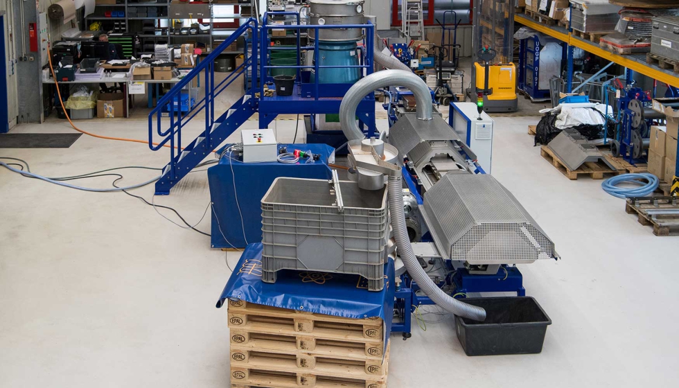 La nueva unidad de reciclaje de abrasivo ARU de ConSus ANT para el reciclaje del abrasivo con ahorro de recursos y energa...
