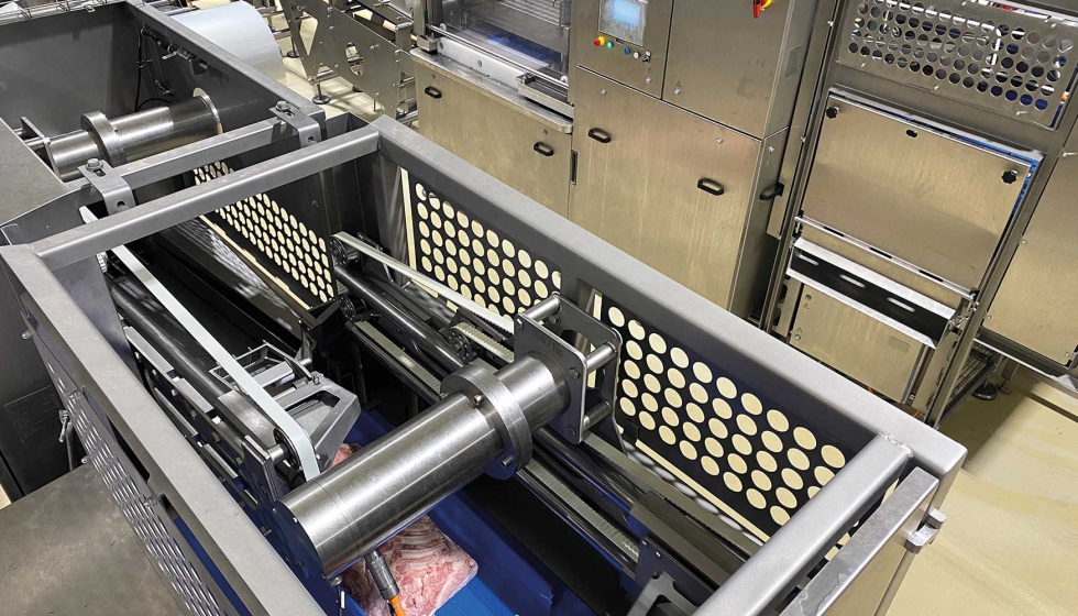 Vista superior del sistema de alimentacin totalmente automatizado de la prensa Hoegger. Foto: Provisur Technologies...