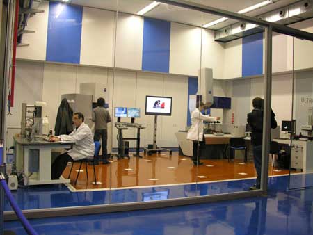 Vista parcial del laboratorio de ultraprecisi�n de Ideko