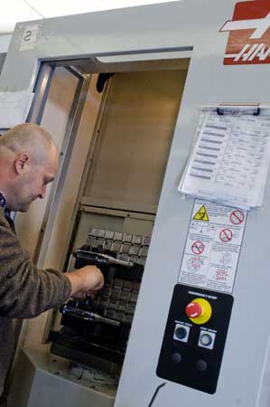 La empresa instal la primera de sus mquinas Haas EC-300 en 2007, y desde entonces ha adquirido dos ms...