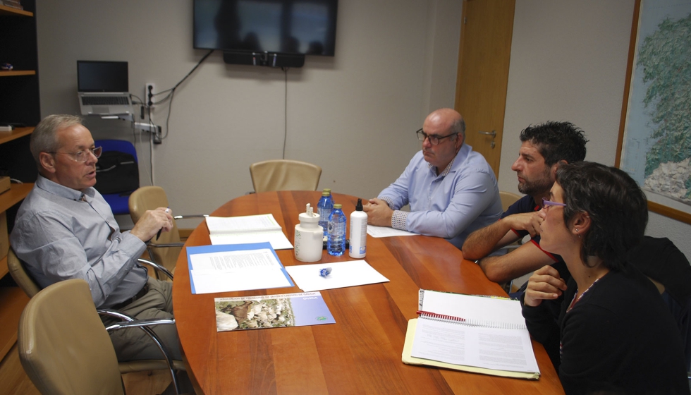 Reunin entre Jos Balseiros, director general de Ganadera, Agricultura e Industrias Agroalimentarias de la Xunta de Galicia...