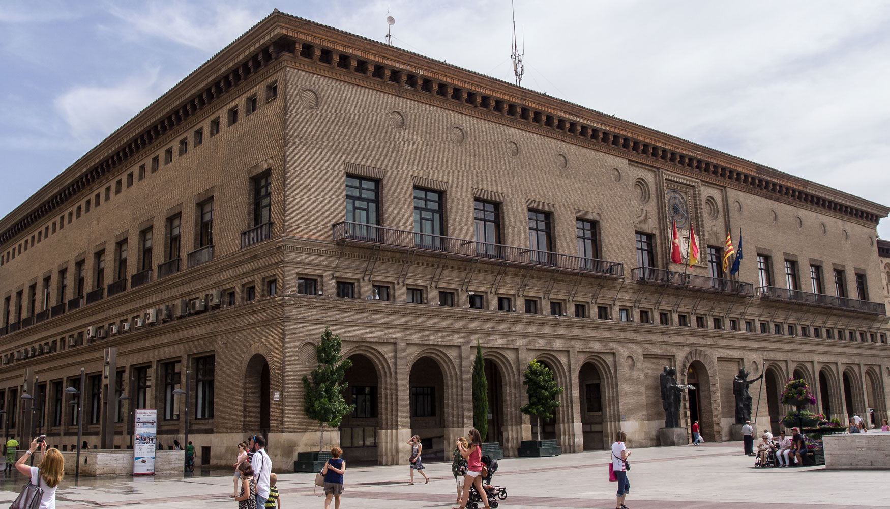 Fachada del edificio del Ayuntamiento de Zaragoza