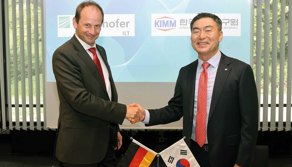 Constantin Hfner, director de Fraunhofer ILT (izquierda), y Sang Jin Park, presidente de KIMM...