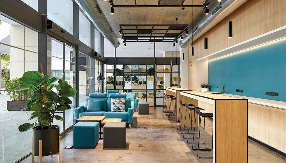 La primera fase de rehabilitaci�n del emblem�tico World Trade Center de Barcelona contempla la renovaci�n de distintos espacios pensados para el...