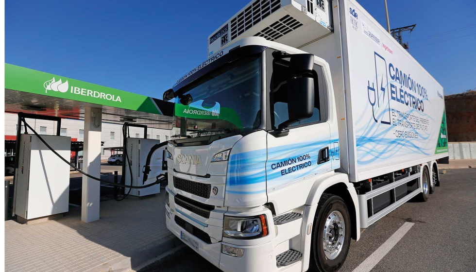 El modelo de Scania cuenta con una batera de 300 kWh, lo que le permite recorrer 250 kilmetros con una sola carga, aseguran desde Iberdrola...