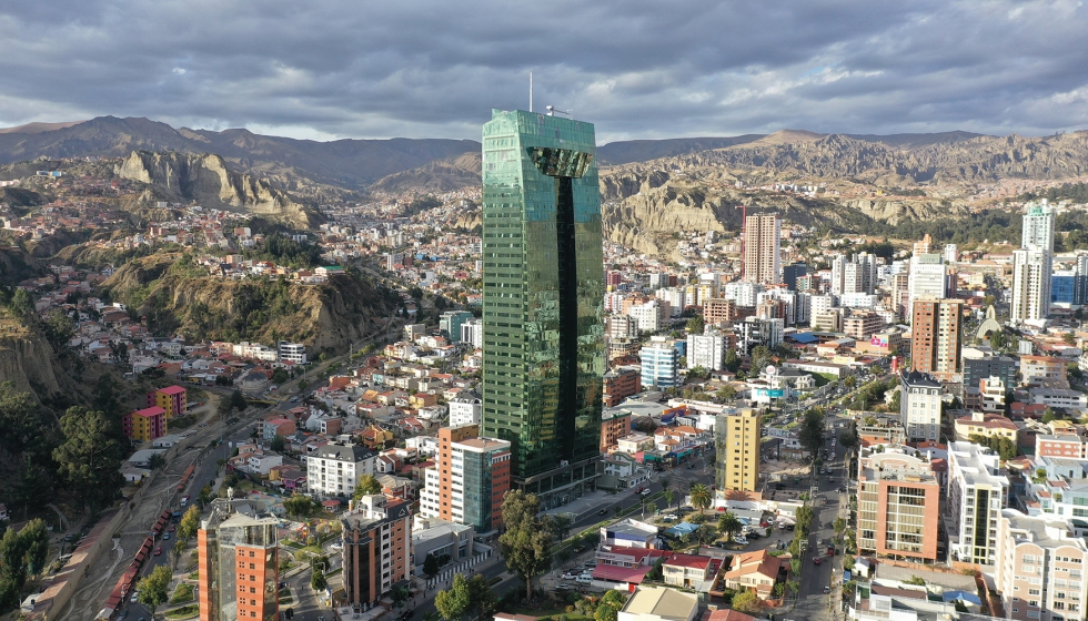 Edificio Green Tower, en La Paz, Bolivia, realizado con sistemas de fachada de Cortizo