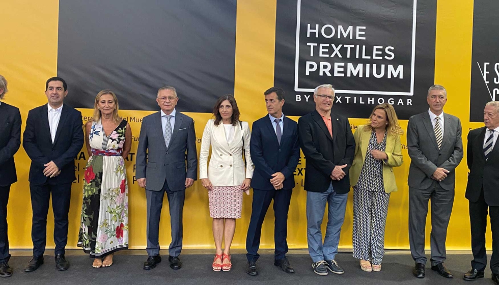 Foto de familia de las autoridades que acudieron a la inauguracin de Hbitat Valencia