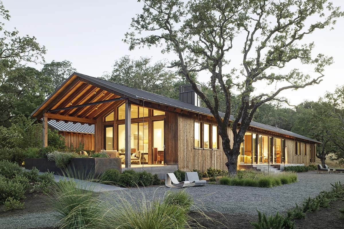 Richard Beard Architects designed the Blue Oaks Residence to enjoy the surroundings