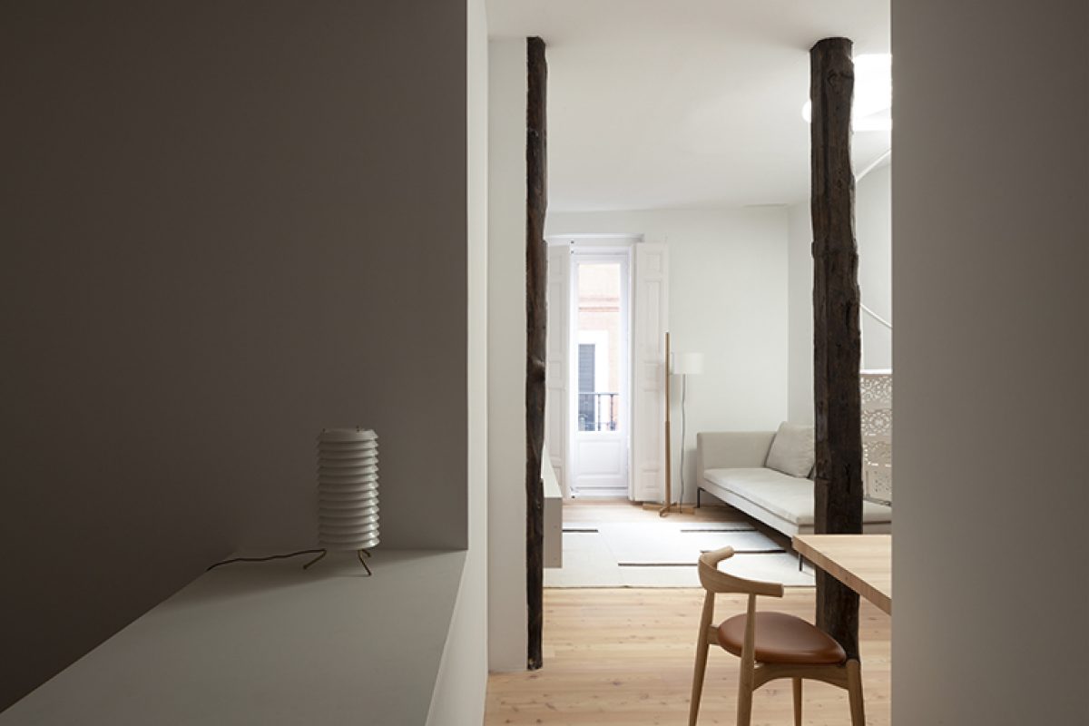 Ana Apartment, the refuge in Madrid downtown designed by Francesc Rif