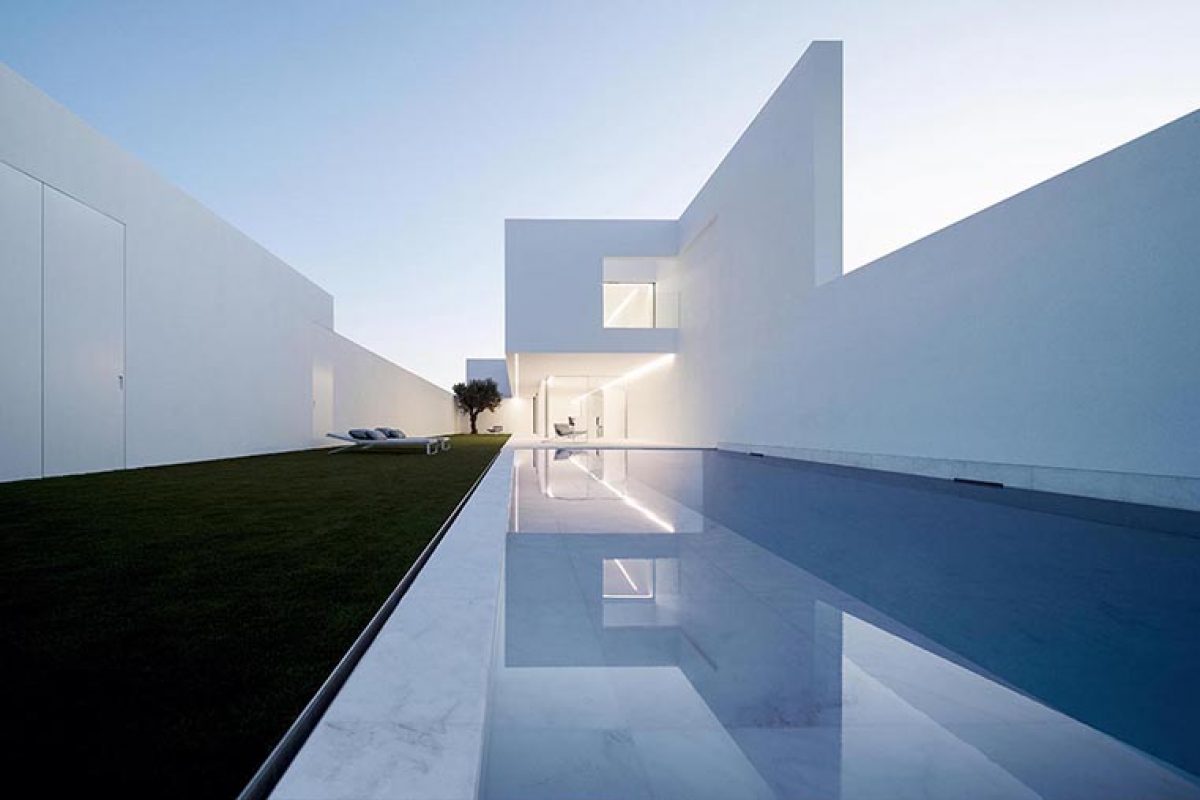 Pati Blau, the contemporary farmhouse by Fran Silvestre Arquitectos