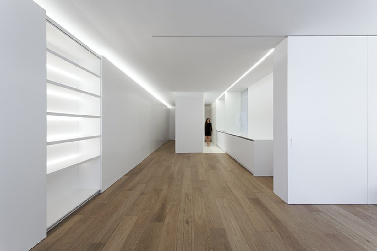 Apartament at the Valencian expansion district by Fran Silvestre Arquitectos...