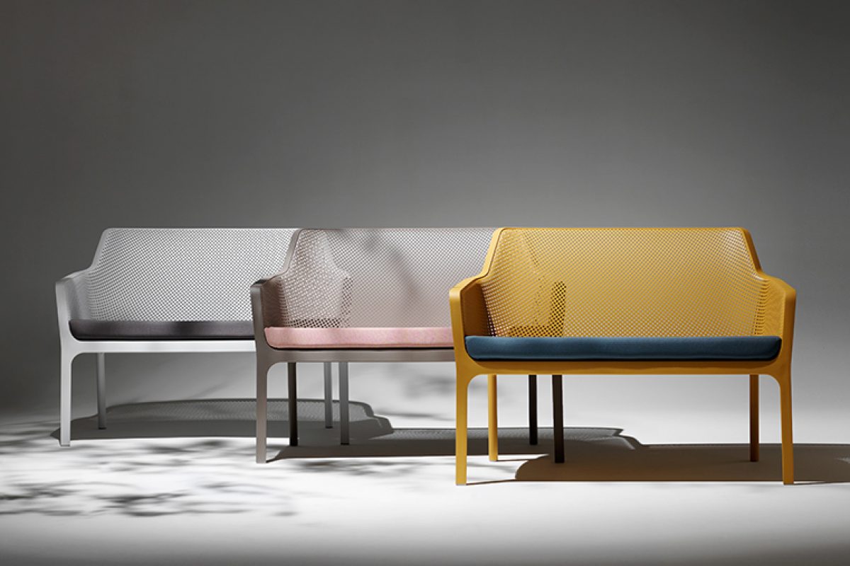 Nardi completes the Net collection with the two-seater bench, the Loveseat