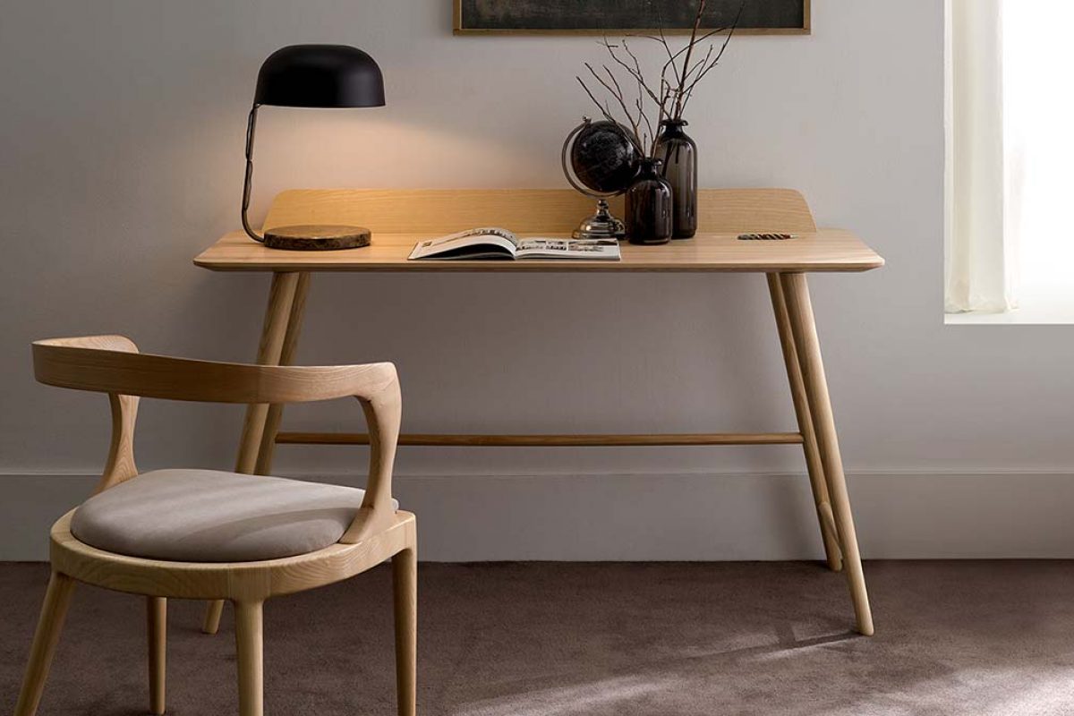 The Besk desk designed by Dsignio for Belt