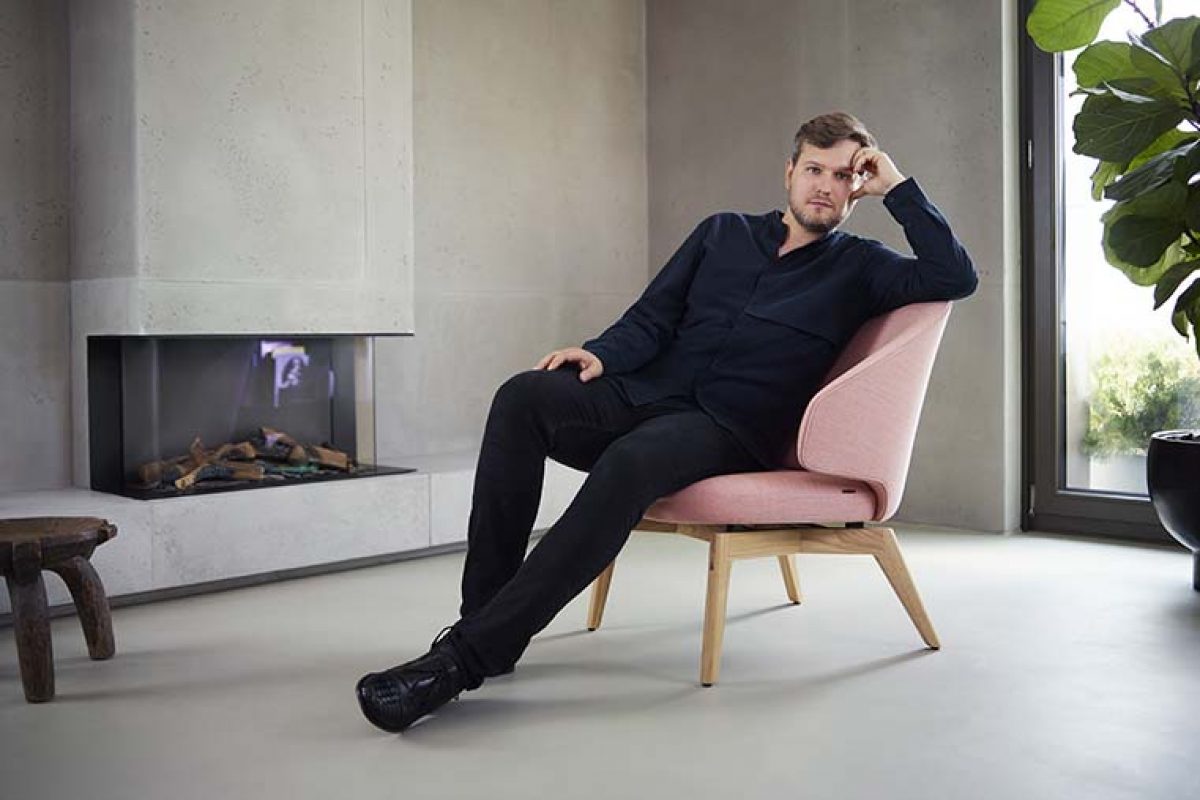 Let by Sebastian Herkner for Fritz Hansen. A lounge chair to stay awhile