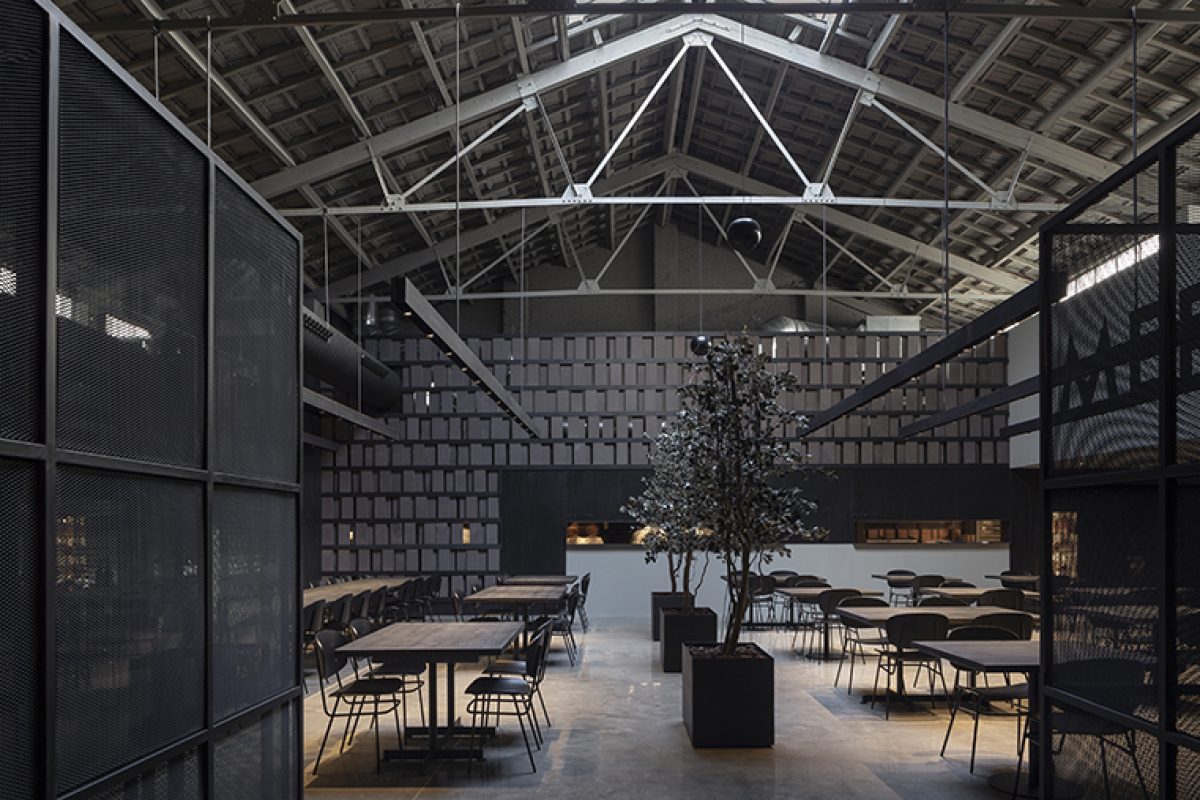 The most industrial style in Merkato, a new gastronomic temple in Valencia designed by Francesc Rif