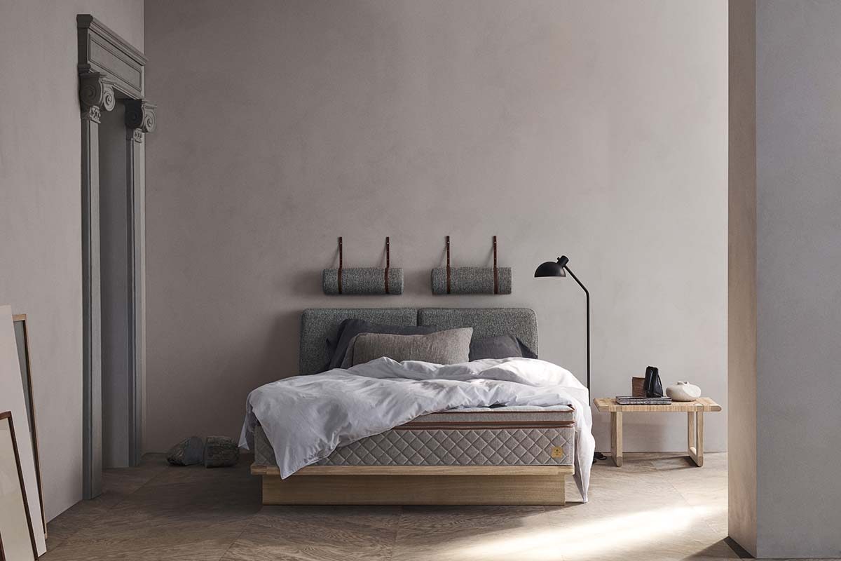 DUX, in a unique collaboration with Carl Hansen & Søn, presents a bed in design by Børge Mogensen