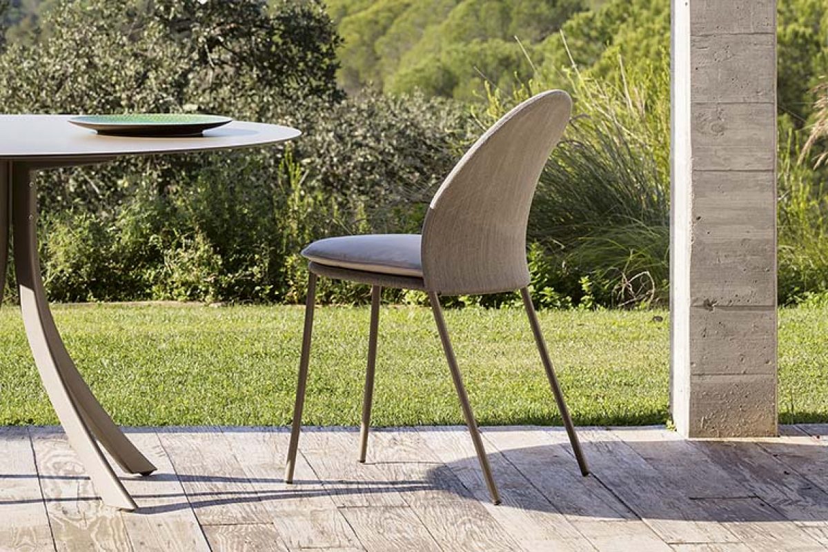 Petalé, the new chair for indoor and outdoor designed by MUT Design for Expormim