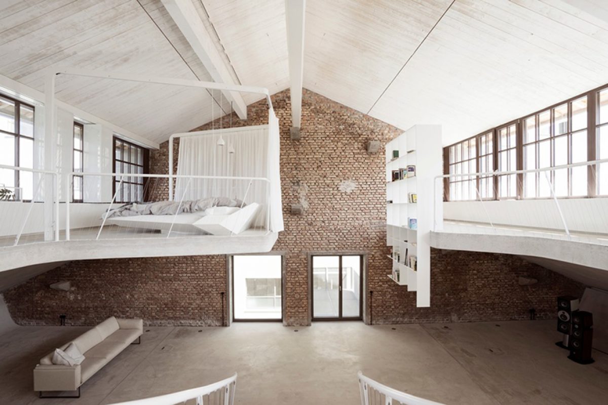 This is the award-winning Loft Panzerhalle in Salzburg designed by the Smartvoll studio