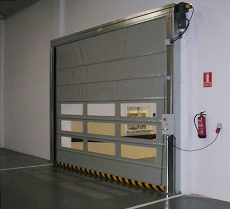 Las puertas cuentan con fotoclulas emisor-receptor, alojadas en las guas verticales