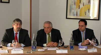 De Izq. a der.: Iaki Angulo, de Tecnalia, Pedro Cuesta, presidente de AGM, y Pedro Hernndez, de Consultores Asociados
