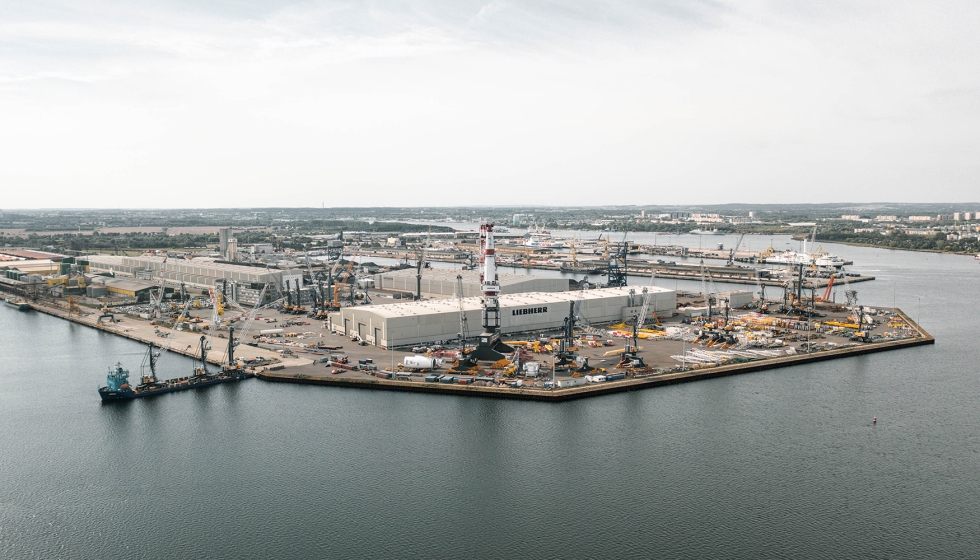 El puerto de Rostock sirve como uno de los hub centrales de produccin martima de Liebherr...