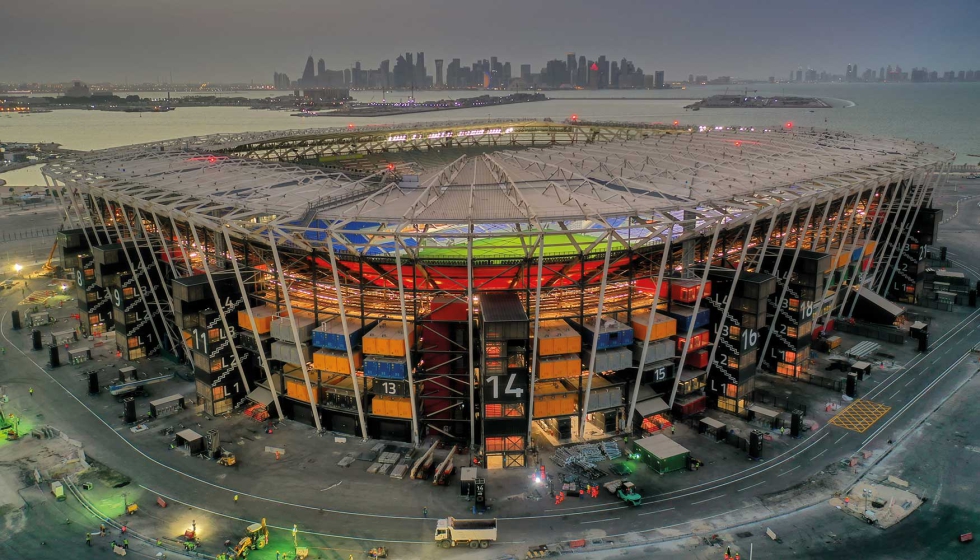 Vista del impresionante 974 Stadium construido a partir de contenedores de barco, que albergar varios encuentros del Mundial de Qatar 2022...