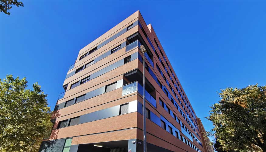 La residencia Youniq de Salamanca, que ha gestonado Avintia Construcci�n, incorpora elementos industrializados como los ba�os y una fachada colgada...