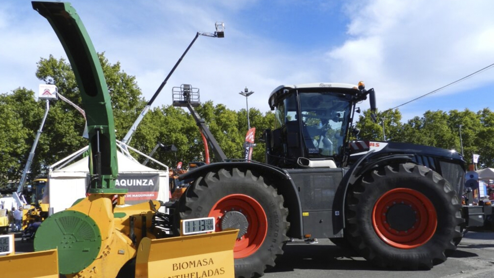 Trituradora Biomass 400 y tractor Xerion expuestos en Sant Miquel 2022