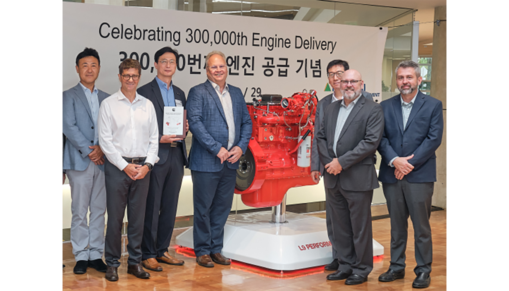 Acto conmemorativo de la entrega de los 300.000 motores Cummins a Hyundai Construction Equipment