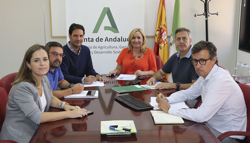 Reunión entre Consolación Vera y los representantes de los ganaderos Reunión entre Consolación Vera y los representantes de los ganaderos
