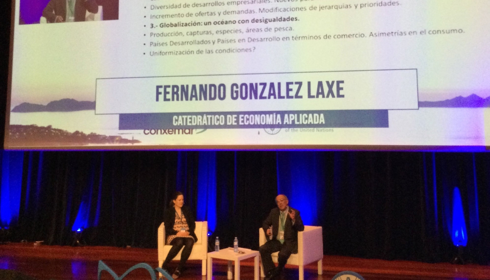 Fernando Gonzlez Laxe, catedrtico en economa aplicada, durante su ponencia