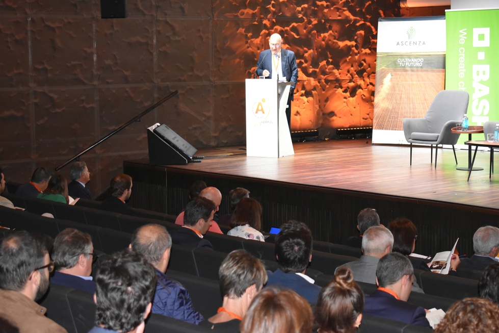 El presidente de SAB-Almendrave, Pere Ferr, durante la inauguracin del VII Encuentro de la Almendra y la Avellana