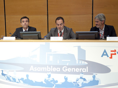 De izquierda a derecha: Xabier Ortueta, Koldo Arandia y Koldo Saratxaga, durante la celebracin de la asamblea de AFM
