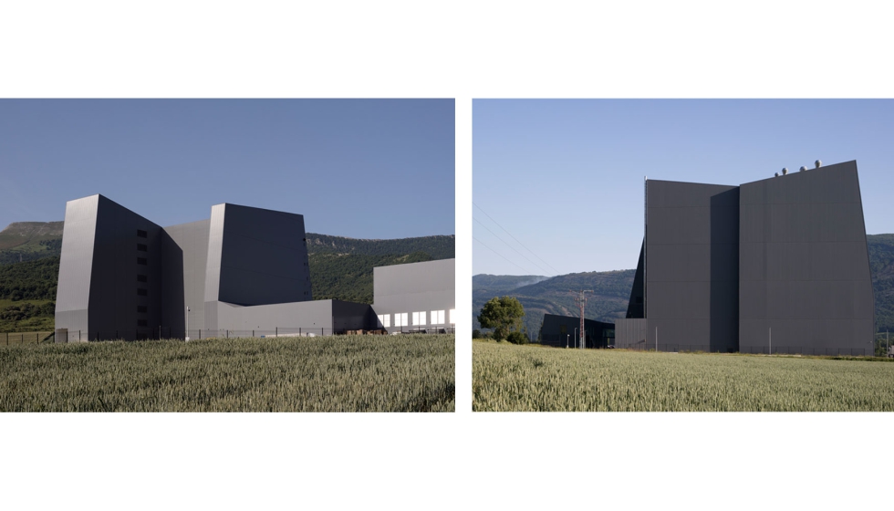 Dos secciones que muestran la gran altura y los grandes volúmenes que caracterizan a esta construcción eminentemente industrial, que... Dos secciones que muestran la gran altura y los grandes volúmenes que caracterizan a esta construcción eminentemente industrial, que...