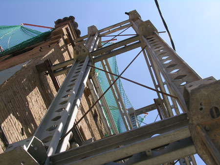 Antes de proceder a las obras, debe analizarse el estado del edificio y su estabilidad para evitar un derrumbe parcial