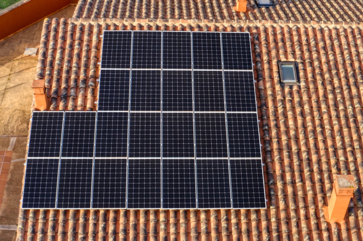 Para os instaladores, trabalhar com a Otovo permite a estas empresas locais de instalao de painis solares...