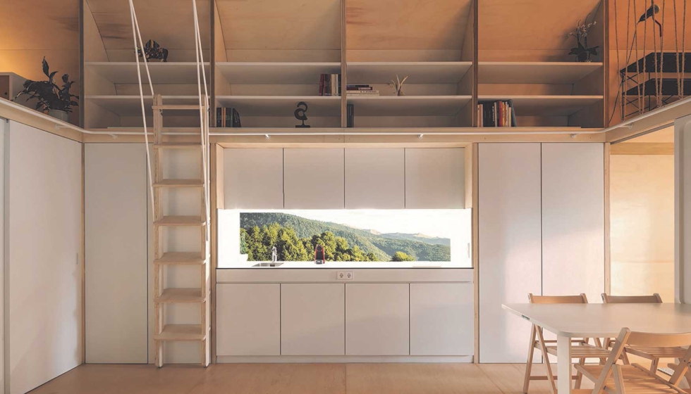 Interior de una casa prefabricada, según los estándars Passivhaus, con capacidad para 8 personas Interior de una casa prefabricada, según los estándars Passivhaus, con capacidad para 8 personas