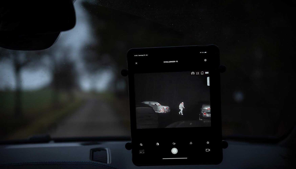Imagen trmica en la pantalla de una tableta dentro del coche