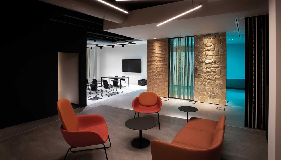 Imagen de la zona de reuniones y aula de formaciones, en las nuevas instalaciones de L&L Luce&Light