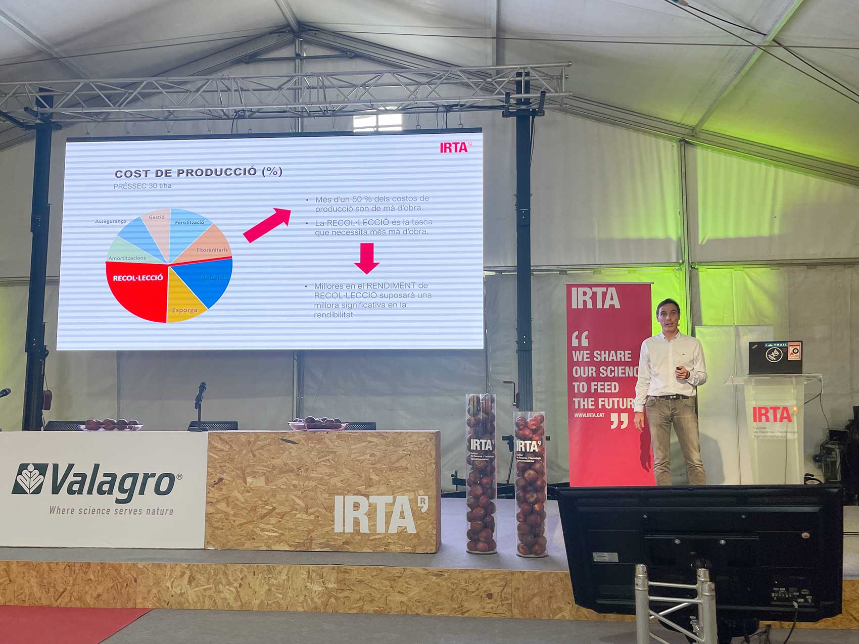 Estanis Torres, investigador del programa de Fruticultura del IRTA, durante la presentaci�n del proyecto RECFRUIT