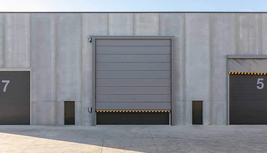 Las puertas rpidas Ferroflex ayudan a que un edificio sea ms eficiente, ya que permiten controlar a voluntad el estado de la puerta...