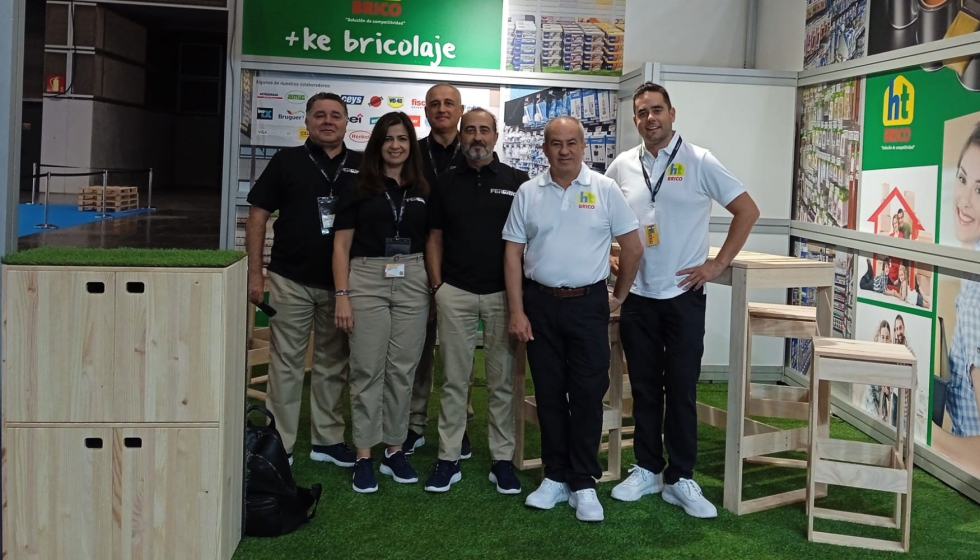 Stand de HT Brico en Eurobrico 2022 con los equipos de HTC Brico y Ferbric desplazados