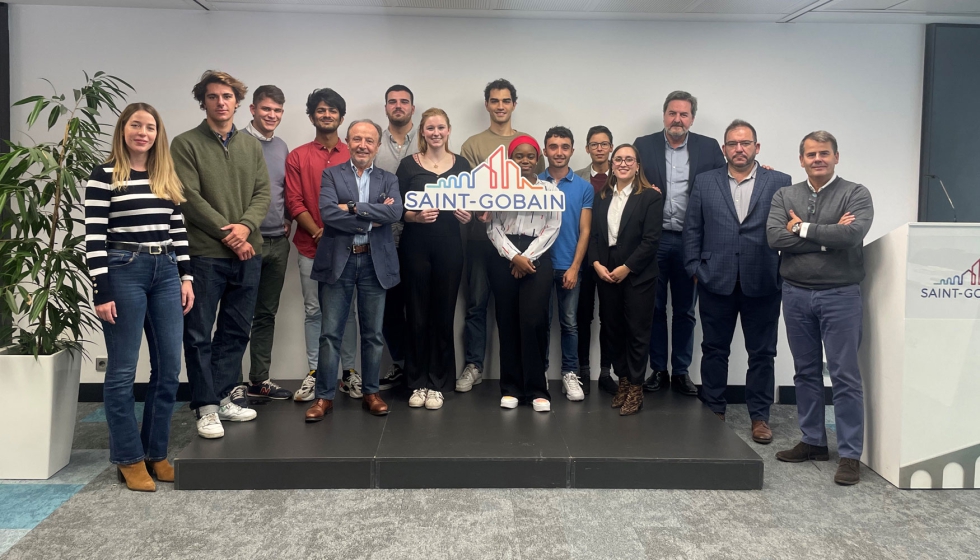 Foto de familia de los ganadores del �Premio Sain-Gobain de Econom�a Circular�