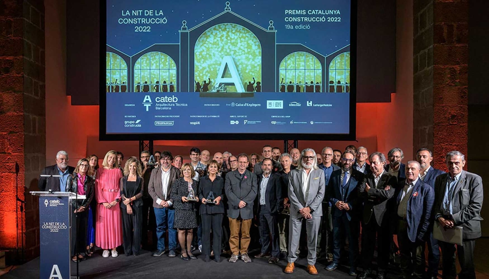 Foto de familia de los premiados en la XIX edicin de los Premios Catalunya Construcci