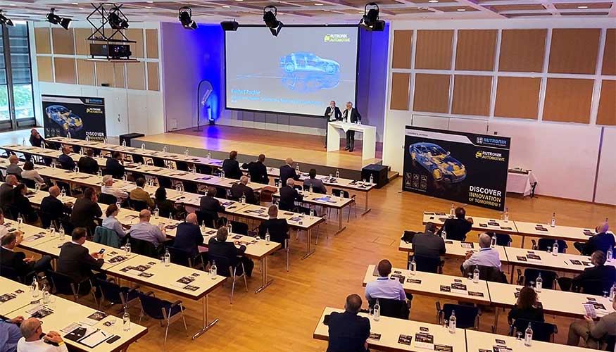 El 3Congreso de Automocin de Rutronik en Pforzheim, Alemania, reuni durante dos das a ms de 200 responsables de la toma de decisiones...